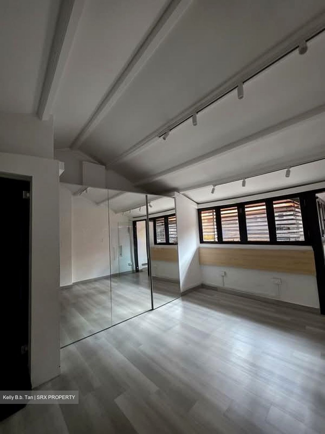North Bridge Road (D7), Office #570957721